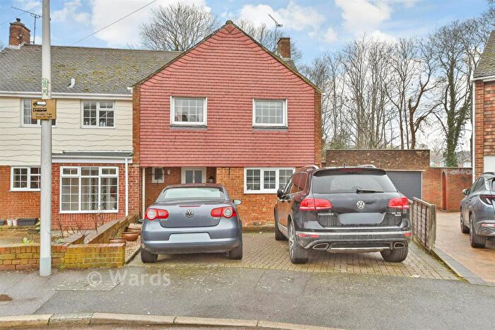4 Bedroom Semi Detached House For Sale In Prinys Drive, Wigmore, Gillingham, Kent, ME8