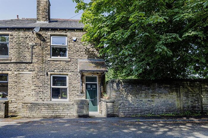 2 Bedroom Semi-Detached House For Sale In Sunnydene, Rastrick Common, Brighouse, HD6