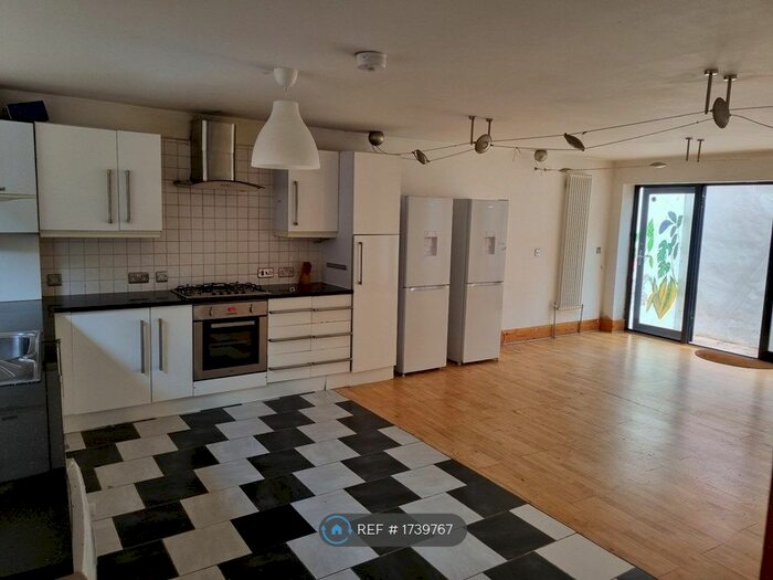 5 Bedroom Detached House To Rent In Brookfield Road, London, E9