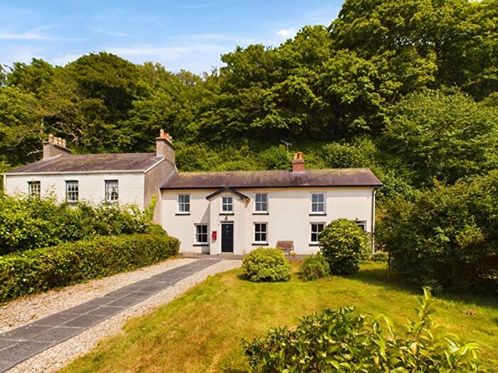 4 Bedroom Semi-Detached House For Sale In Ferryside, SA17