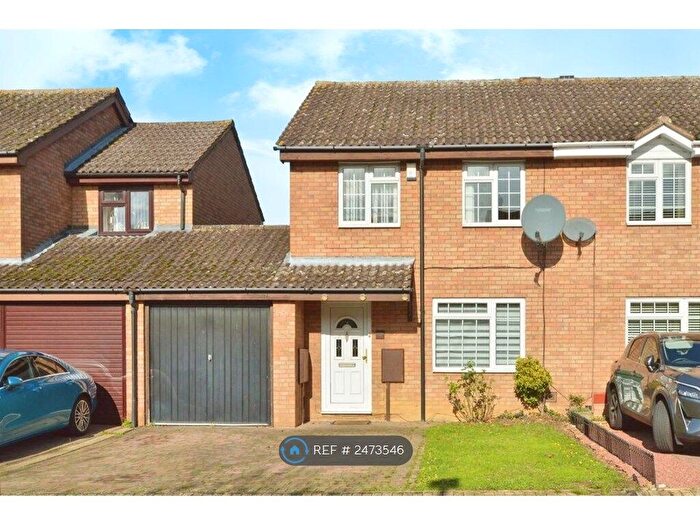 3 Bedroom Semi-Detached House To Rent In Booker Avenue, Bradwell Common, Milton Keynes, MK13