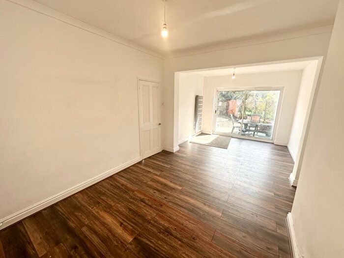 4 Bedroom House To Rent In King Street, Kettering, NN16