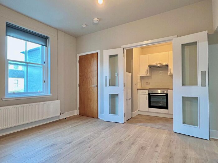 1 Bedroom Flat To Rent In Patriothall, Stockbridge, Edinburgh, EH3