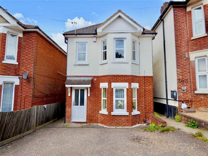 2 Bedroom Property To Rent In First Floor Flat Hillside Avenue, Southampton, SO18