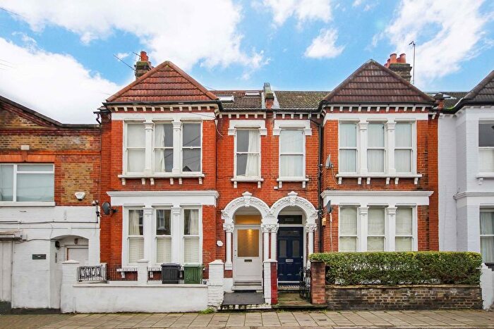 4 Bedroom Flat To Rent In Edgeley Road, Clapham, SW4