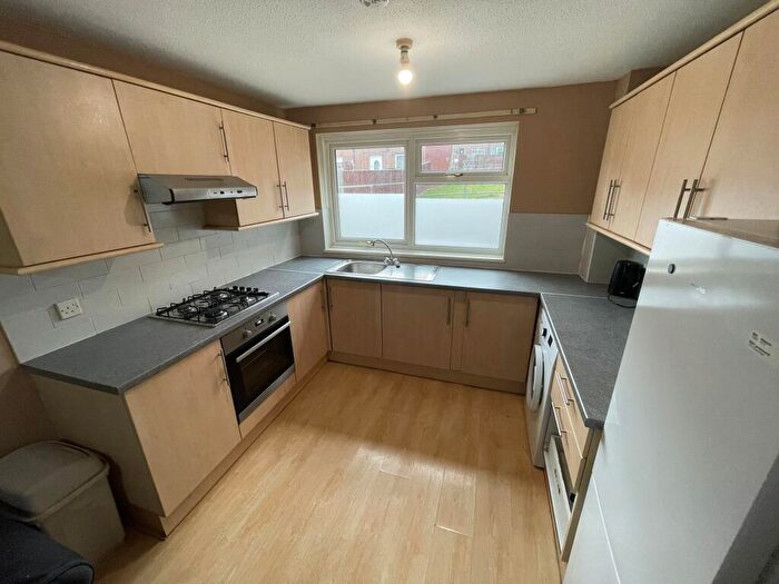 3 Bedroom Terraced House To Rent In Kendal Close, Leeds, LS3