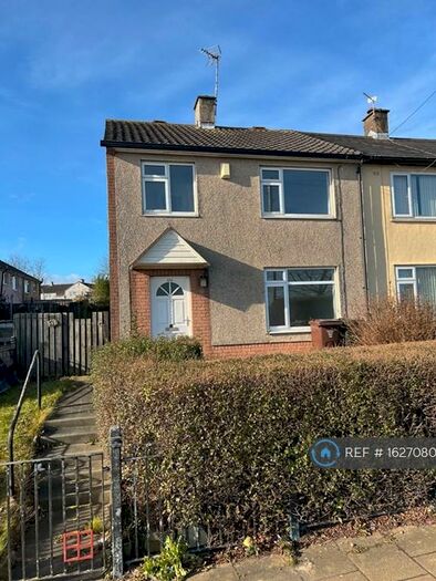 3 Bedroom Semi-Detached House To Rent In Broadstone Way, Bradford, BD4
