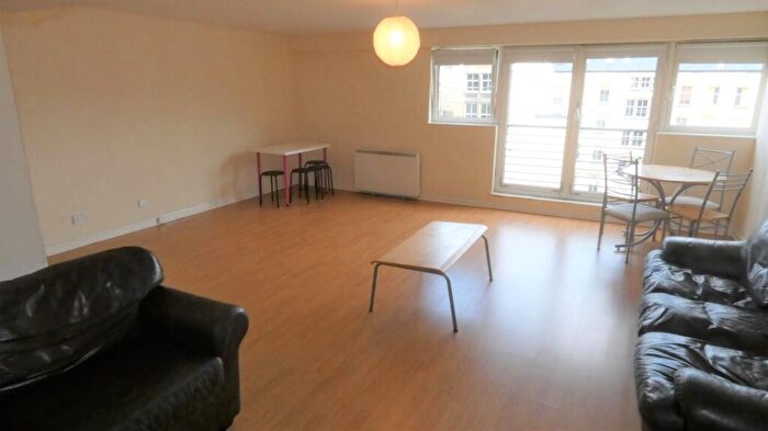 3 Bedroom Flat To Rent In A Wallace Street, Glasgow, G5