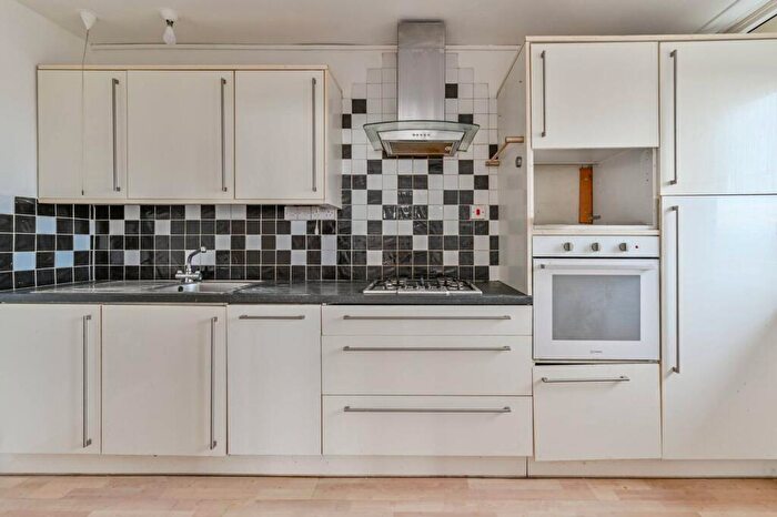 1 Bedroom Flat For Sale In George Downing Estate, Cazenove Road, Stamford Hill, London, N16