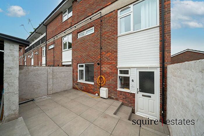 3 Bedroom Maisonette For Sale In East Green, Hemel Hempstead, HP3