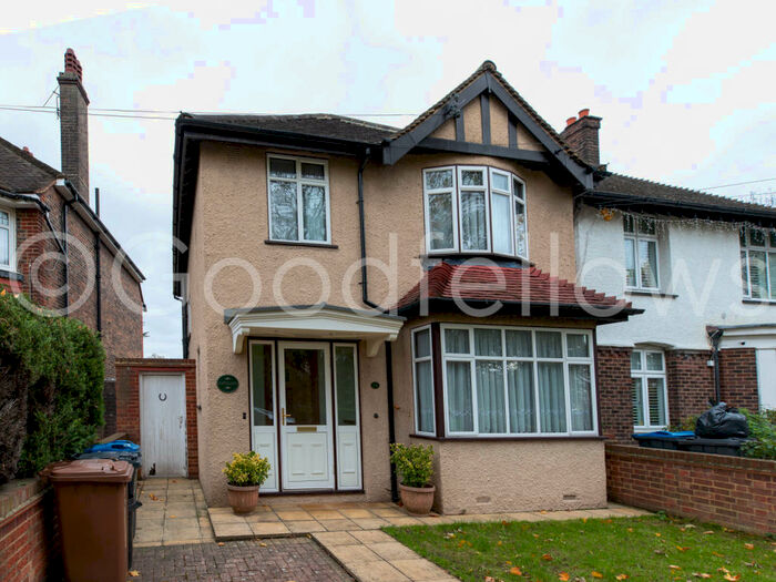 3 Bedroom House To Rent In Cricket Green, Mitcham, CR4
