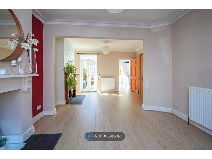 2 Bedroom End Of Terrace House To Rent In Morgan Road, Bromley, BR1