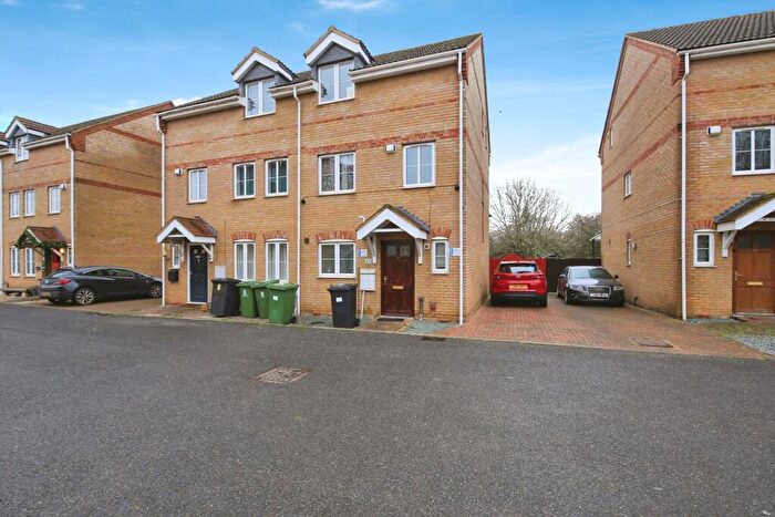 3 Bedroom House For Sale In Phoenix Close, Peterborough, Cambridgeshire, PE2