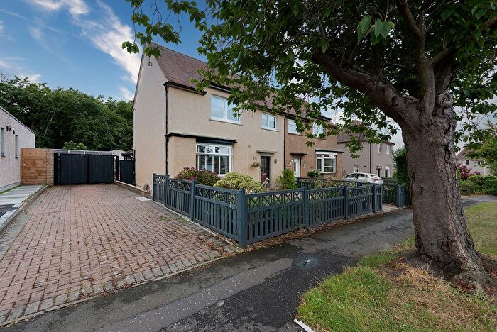 3 Bedroom Semi-Detached House For Sale In Waverley Crescent, Bonnyrigg, EH19