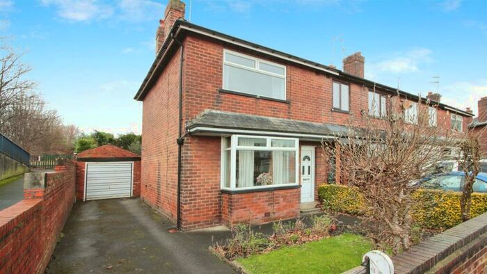 2 Bedroom End Of Terrace House For Sale In Westbury Place North, Leeds, LS10