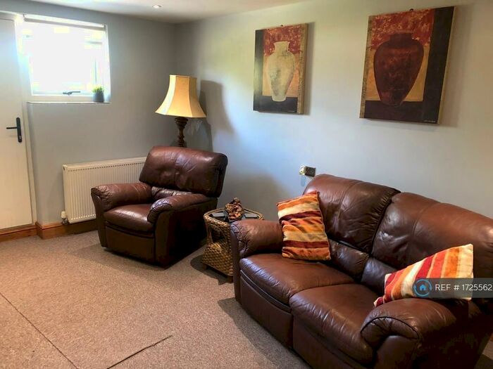 Studio To Rent In Bow Bridge, Wateringbury, Maidstone, ME18