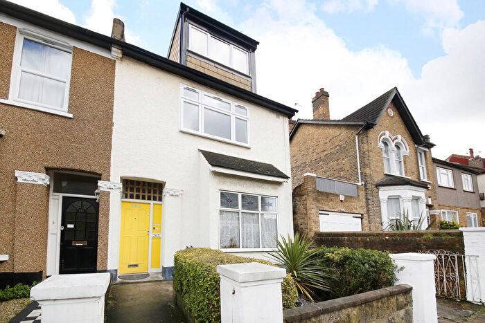 3 Bedroom Apartment To Rent In Crystal Palace Road, East Dulwich, SE22