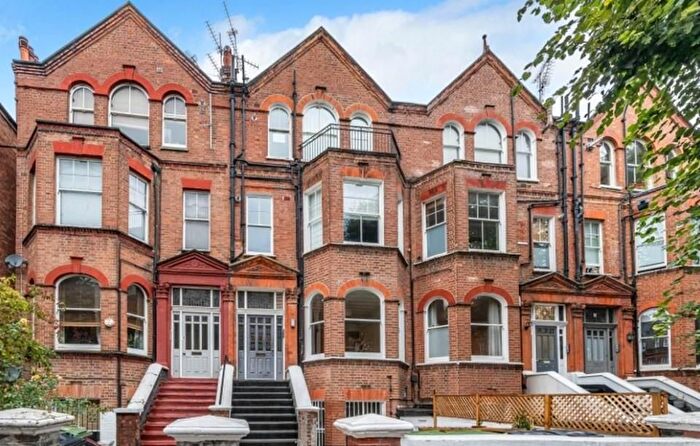 3 Bedroom Flat To Rent In Greencroft Gardens, London, NW6