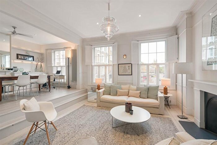 3 Bedroom Flat For Sale In Sydney Mews, Chelsea ., SW3