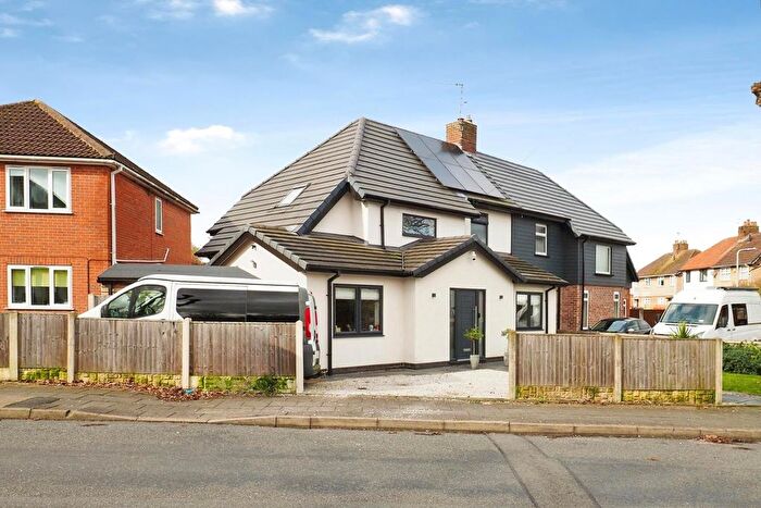 3 Bedroom Semi Detached House For Sale In Croft Avenue, Hucknall, Nottingham, Nottinghamshire, NG15