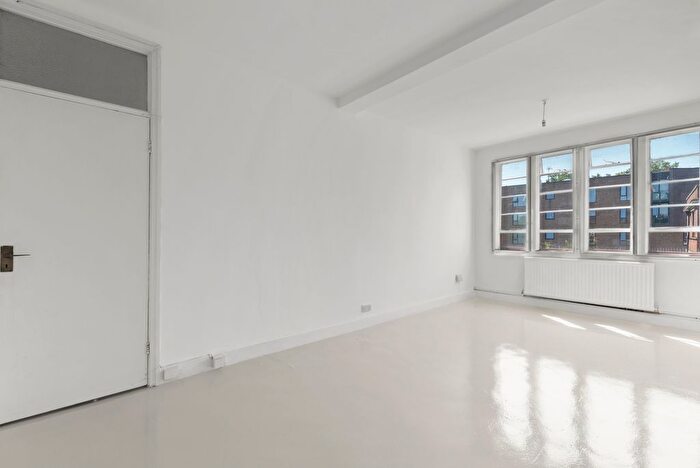 1 Bedroom Flat To Rent In Queens Drive, London, N4