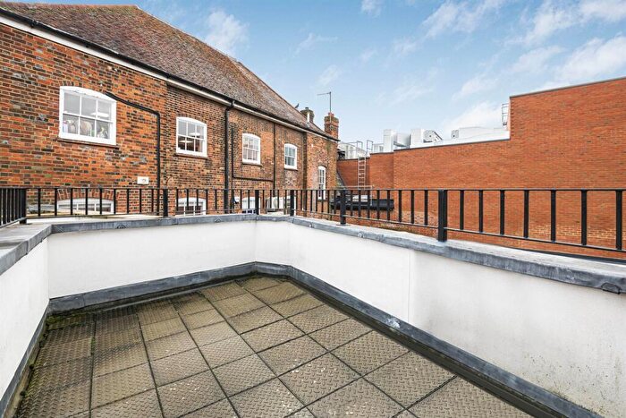 2 Bedroom Apartment For Sale In Crown Place, Marlow, SL7