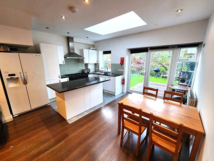 3 Bedroom Flat To Rent In Avignon Road, London, SE4