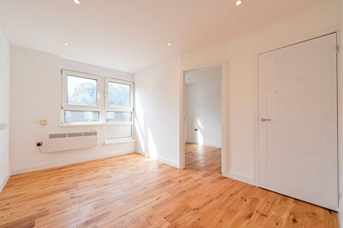 1 Bedroom Flat To Rent In Roebourne Way, Docklands, London, E16