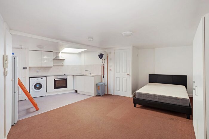 Studio To Rent In Queens Road, New Cross, SE14