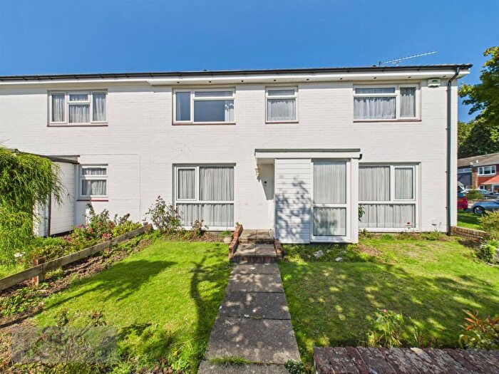 4 Bedroom End Of Terrace House For Sale In Furnace Green, Crawley, RH10