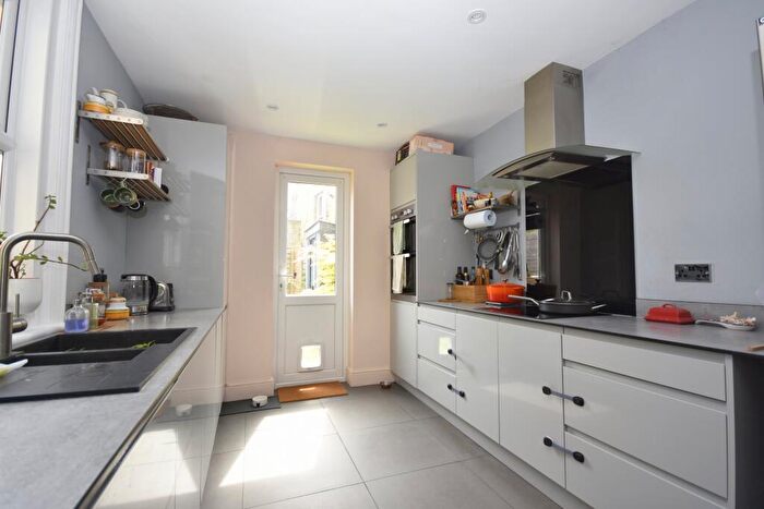 3 Bedroom End Of Terrace House For Sale In Grotto Hill, Margate, CT9 - Photo 8