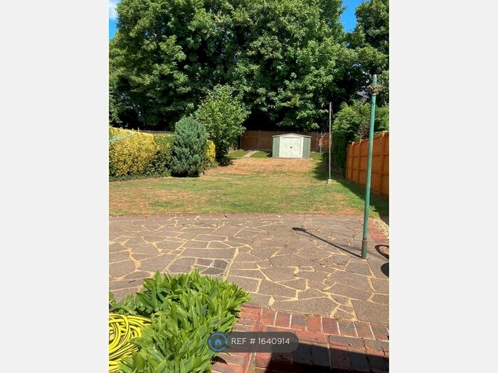 3 Bedroom Semi-Detached House To Rent In Gallows Hill, Kings Langley, WD4