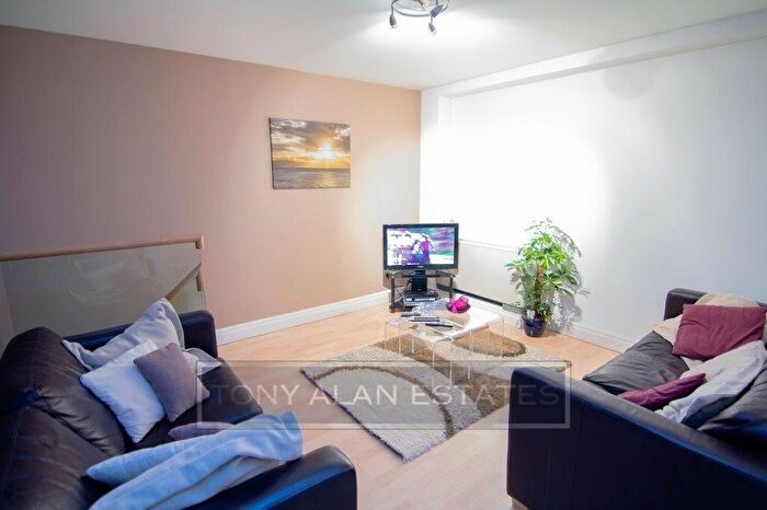 2 Bedroom Flat To Rent In Hertsmere Road, E14