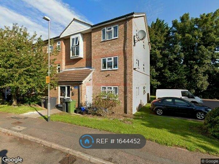2 Bedroom Flat To Rent In Quilter Close, Luton, LU3