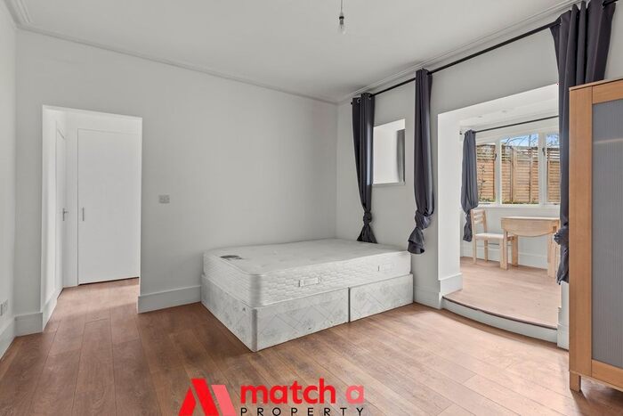 Studio To Rent In Mount Avenue, Ealing, London, W5