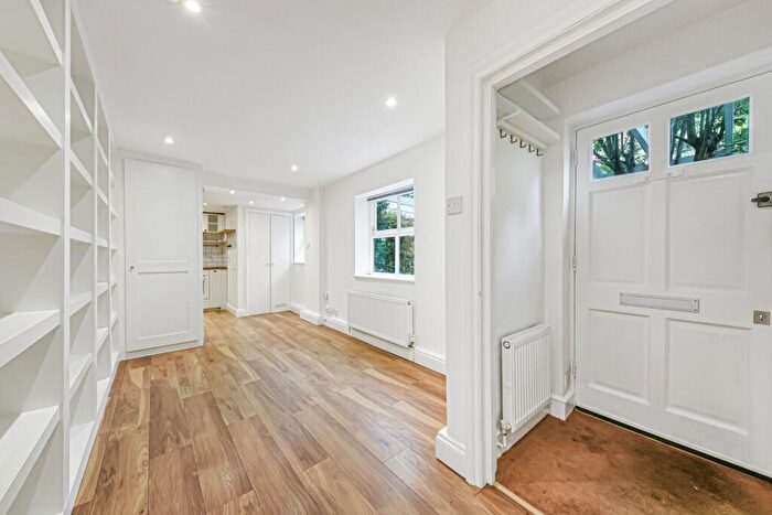 2 Bedroom End Of Terrace House To Rent In Church Walk, Childs Hill, NW2