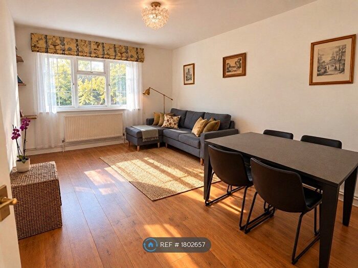 2 Bedroom Flat To Rent In Royal Oak Court, London, N1