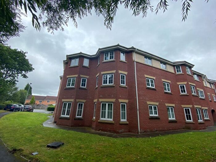 2 Bedroom Flat To Rent In Brookhey, Hyde, Tameside, SK14