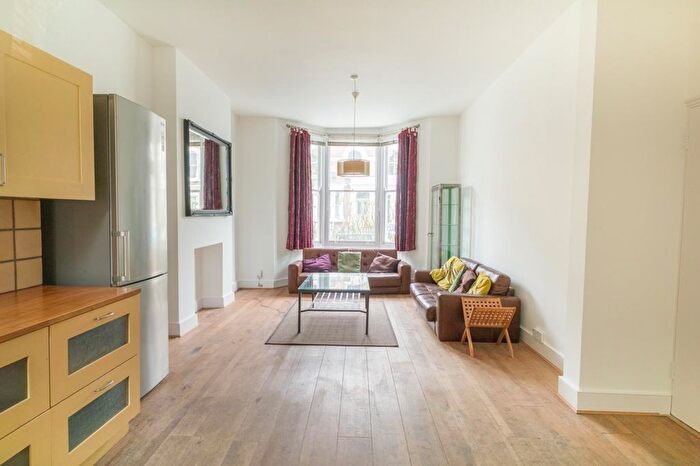 3 Bedroom Flat To Rent In Digby Crescent, London, N4