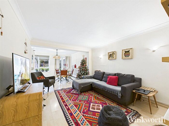 2 Bedroom Flat To Rent In Windsor Road, London, Uk, W5