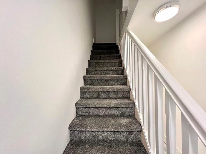 5 Bedroom End Of Terrace House To Rent In Spencer Road, Slough, SL3