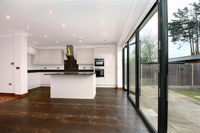 5 Bedroom Semi-Detached House To Rent In Gibbon Road, London, W3