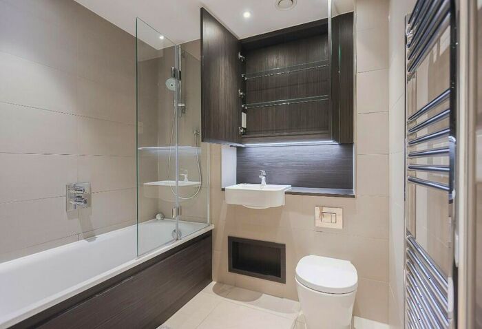 2 Bedroom Apartment To Rent In Camden Courtyards, Rochester Place, Camden, NW1