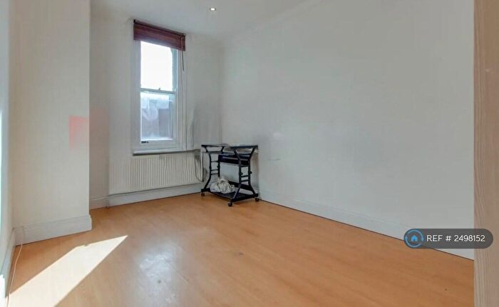 2 Bedroom Flat To Rent In Pickets Street, London, SW12