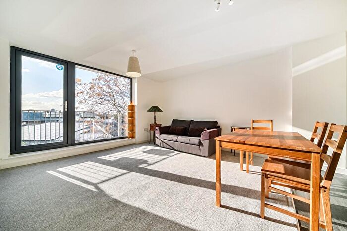2 Bedroom Apartment For Sale In Evelyn Street, London, SE8