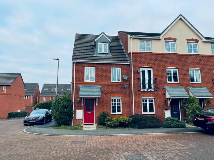 3 Bedroom Town House To Rent In Bateman Close, Crewe CW1