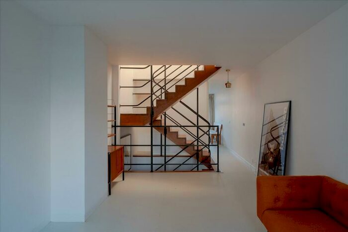 2 Bedroom Apartment To Rent In Bunyan Court, Barbican, London, EC2Y