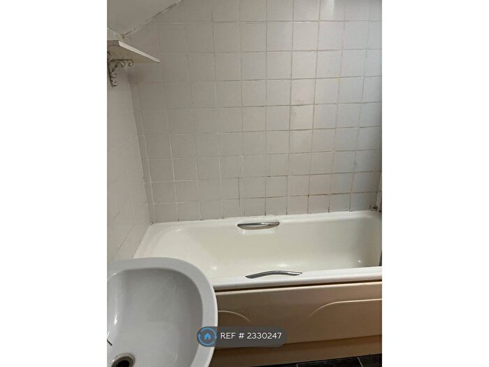 1 Bedroom Flat To Rent In Lord Street, Grimsby, DN31