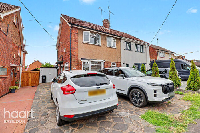 3 Bedroom Semi-Detached House For Sale In Buller Road, Basildon, SS15