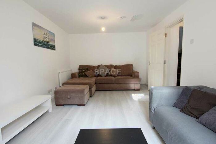 4 Bedroom Flat To Rent In Addington Road, Reading, Berkshire, RG1